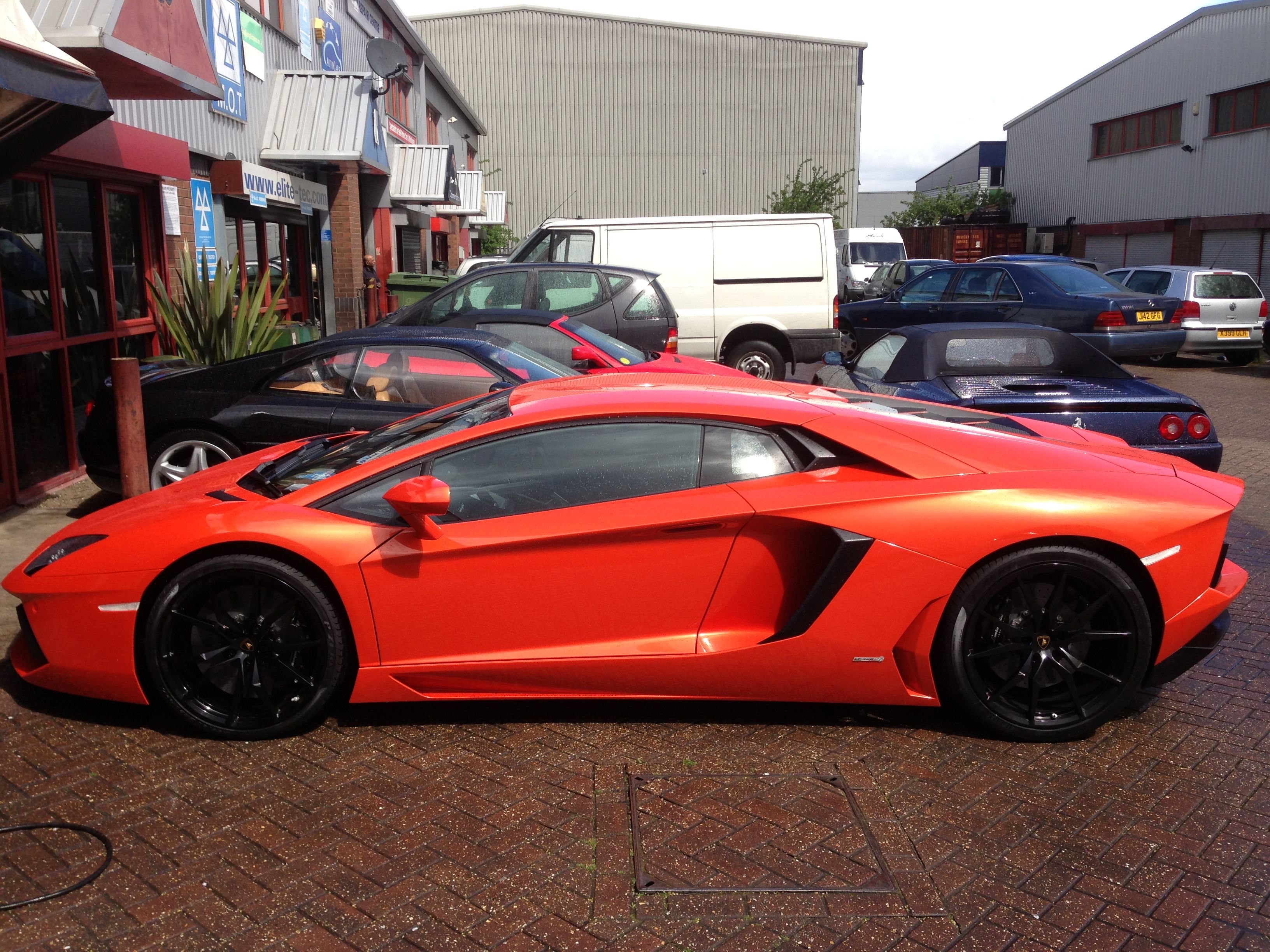 Lamborghini Aventador 2