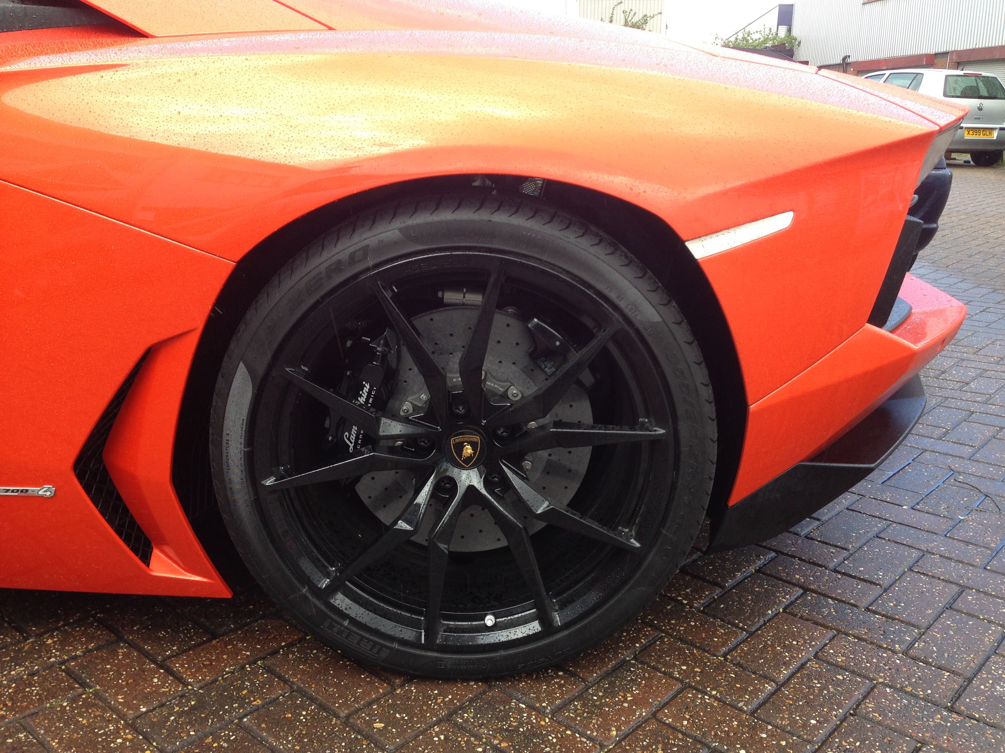 Lamborghini Aventador 3