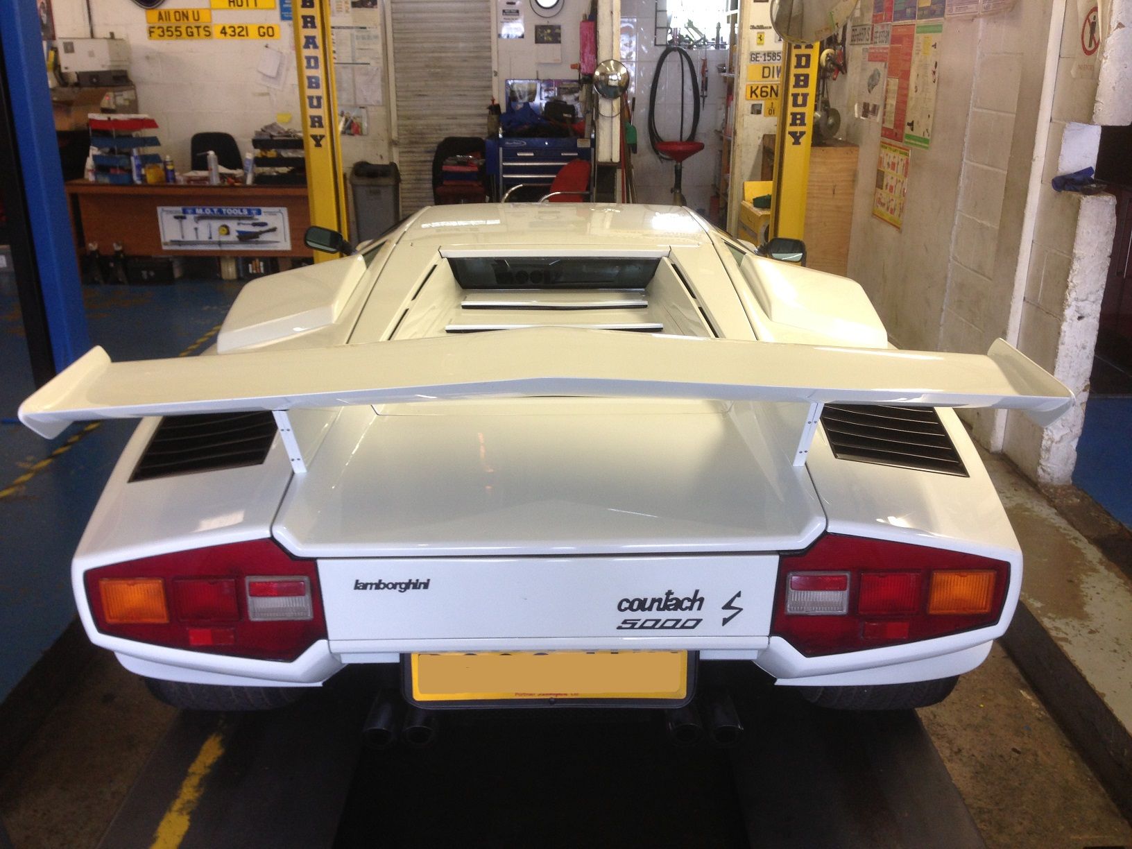 2 Lamborghini Countach LP5000 S